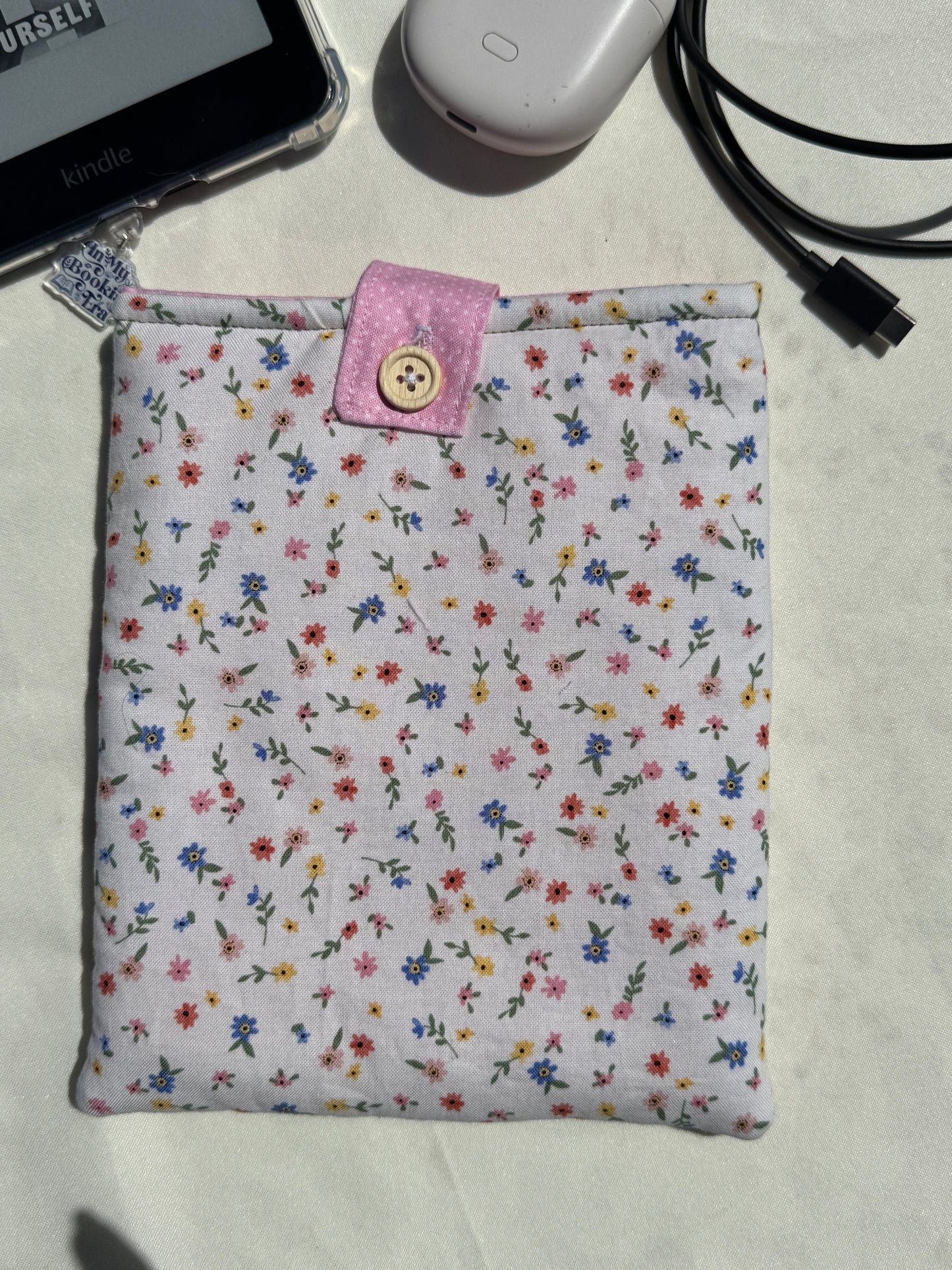 Ditsy Flowers Kindle Sleeve — (Without front Pocket)
