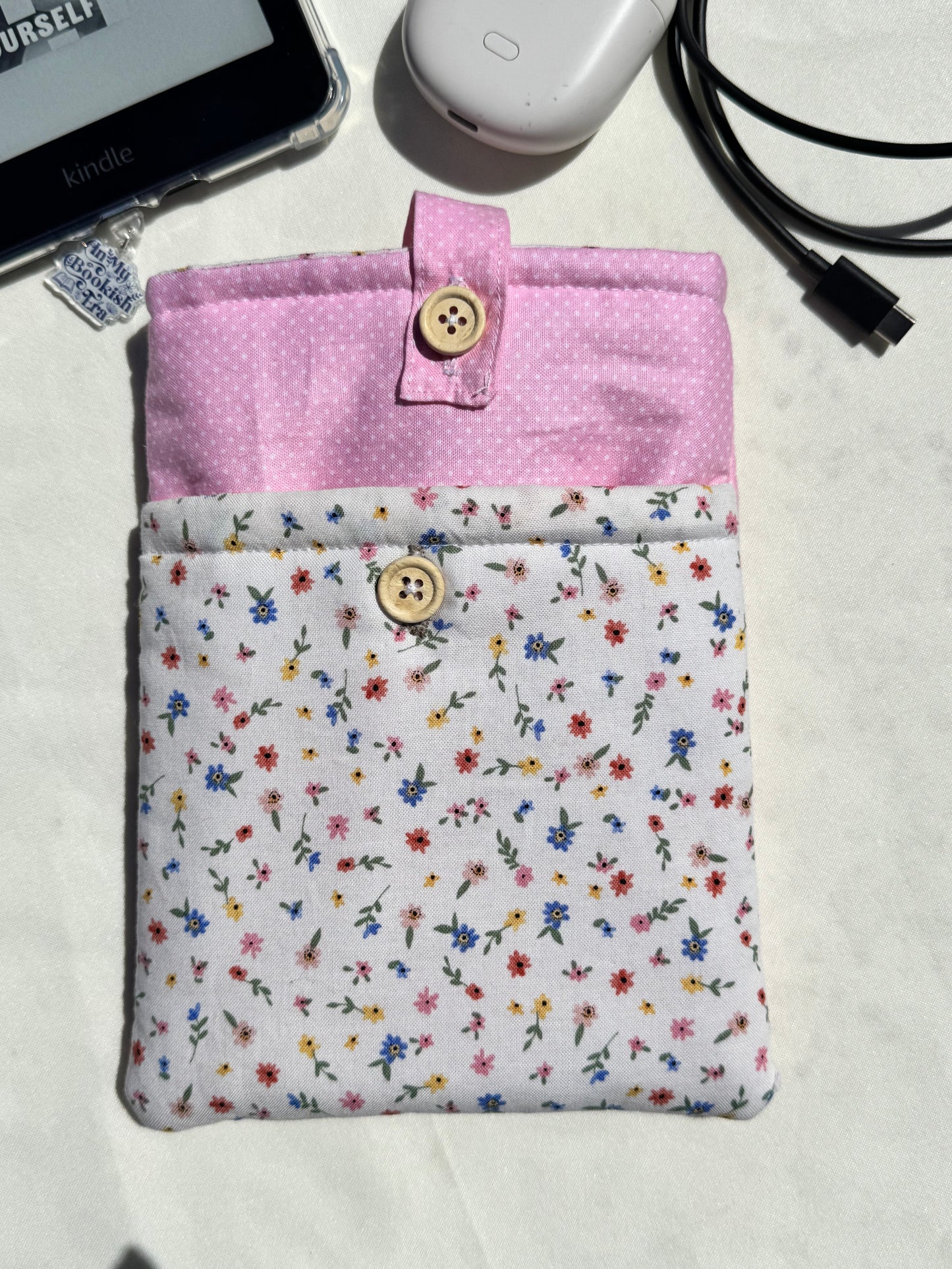Ditsy Flowers Pink Kindle Sleeve — (With front Pocket)