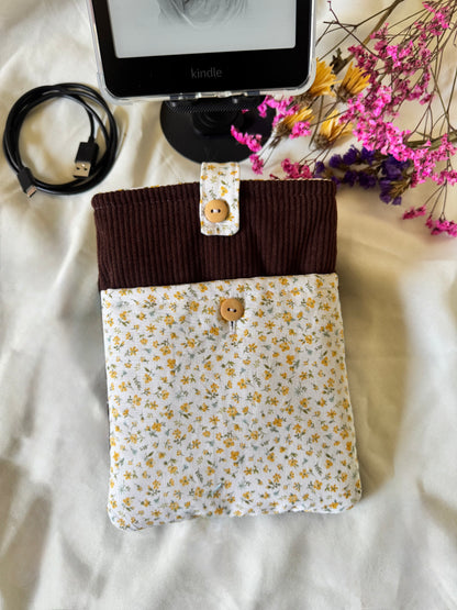Vanilla Chai All-in-One Kindle Sleeve with Front Pocket