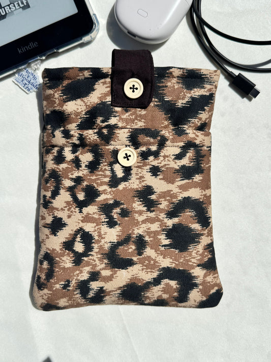 Leopard All-in-One Kindle Sleeve - (With front Pocket)