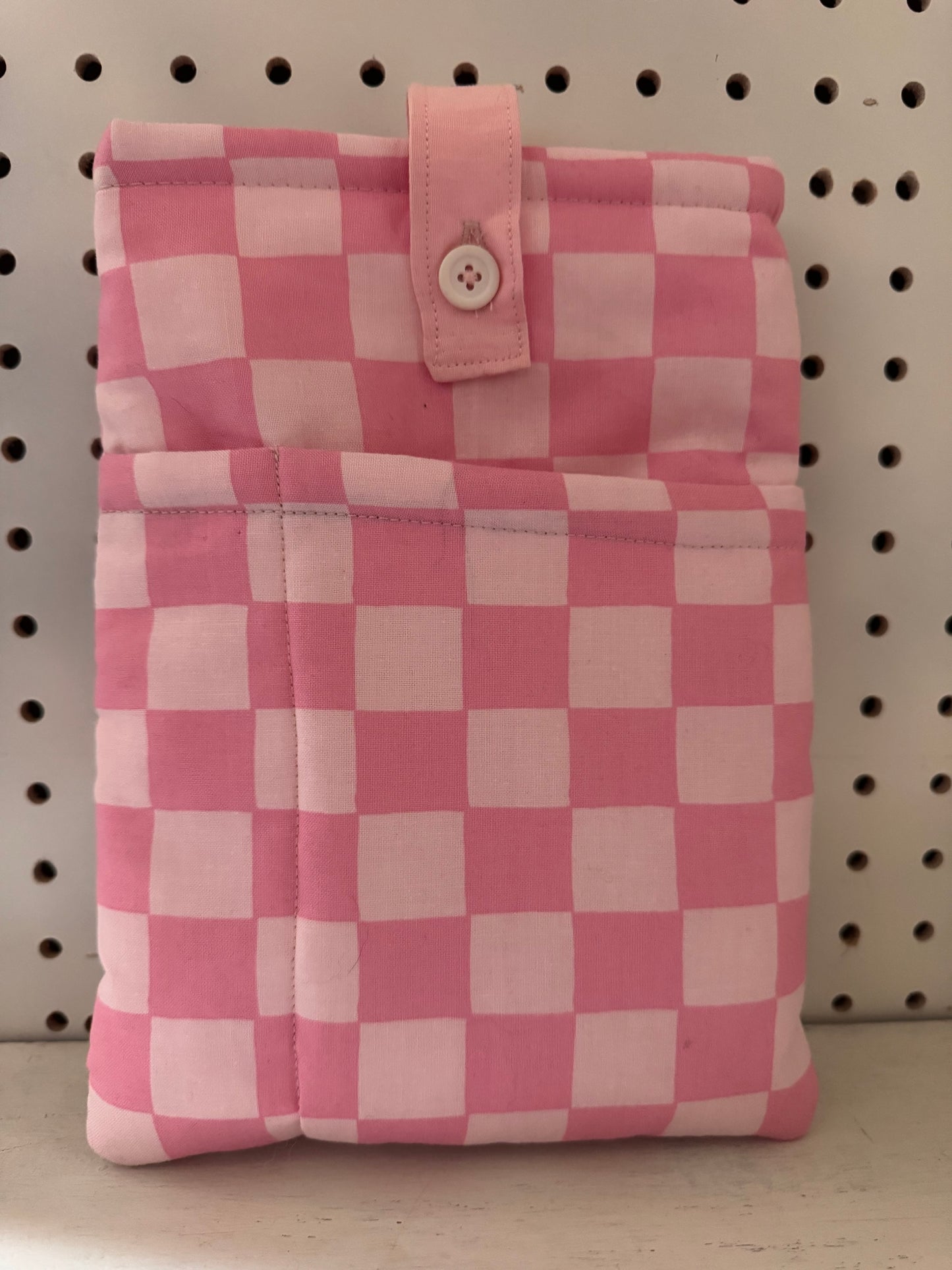 Paperback book sleeves - Candy pink Checkered standard size sleeves