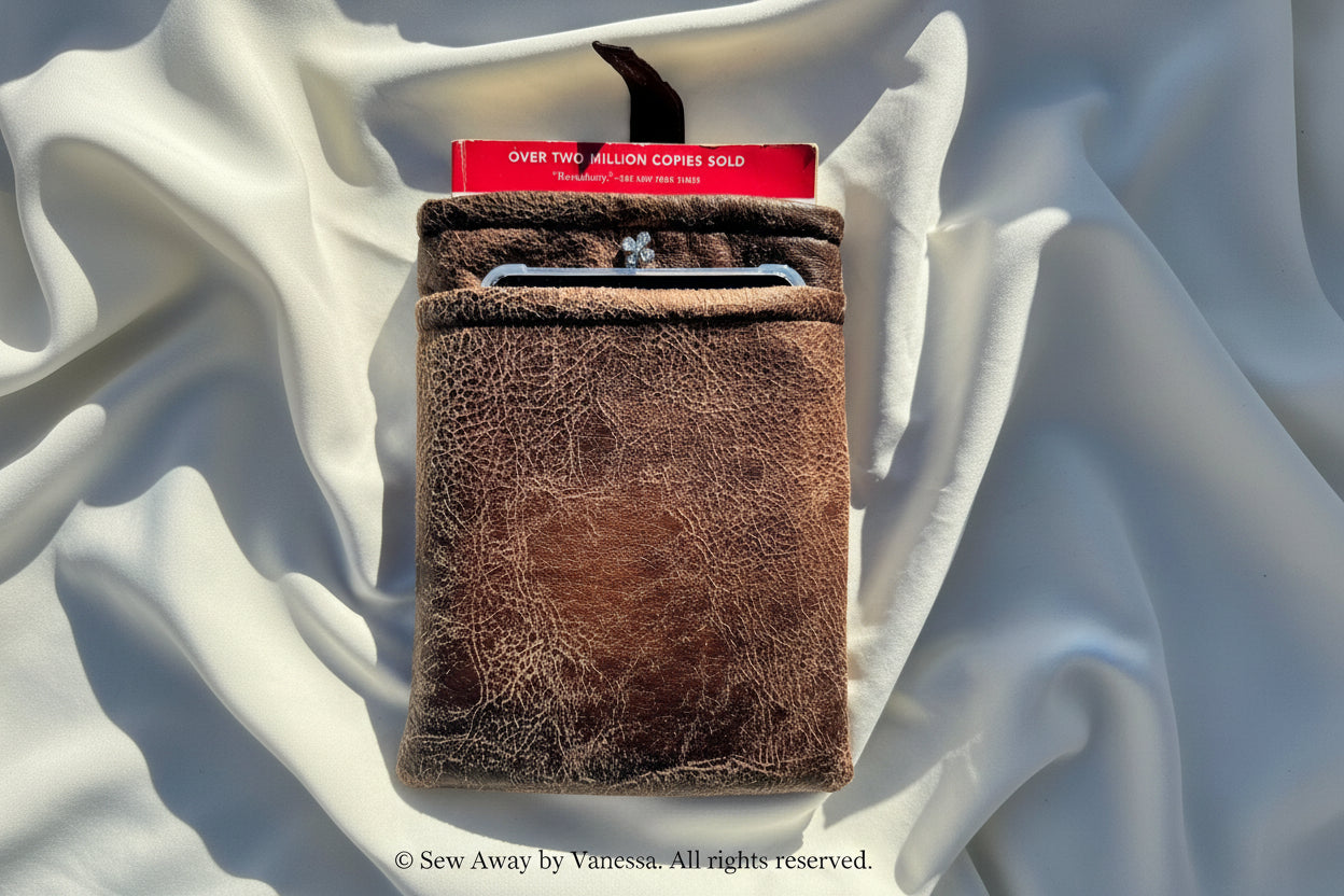 Book and kindle sleeves -The Harmony Sleeve- (front kindle pocket)
