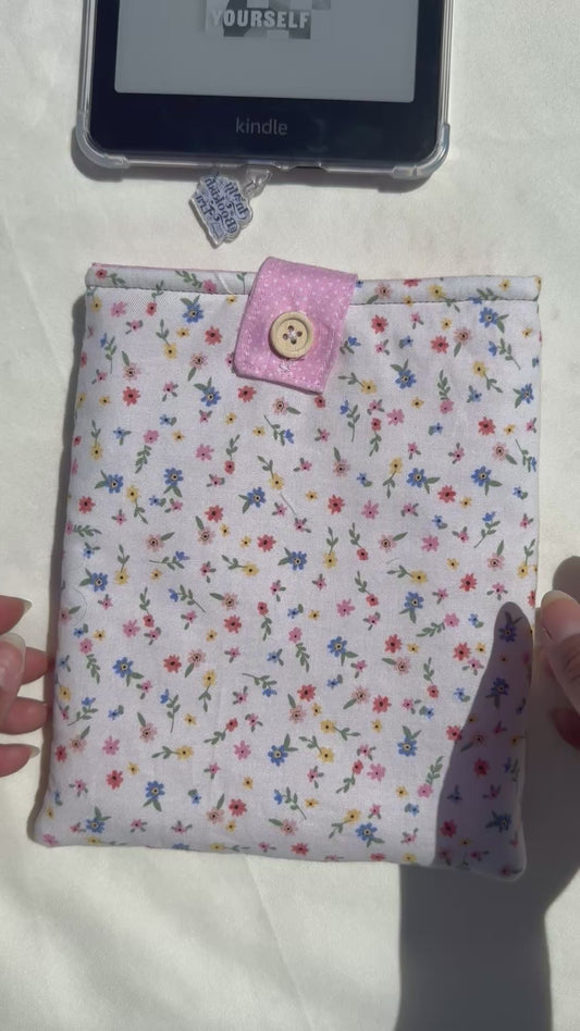 Ditsy Flowers Kindle Sleeve — (Without front Pocket)