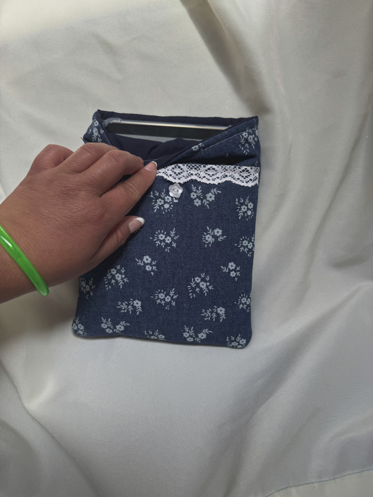 Blue Ditsy Floral Denim E-Reader