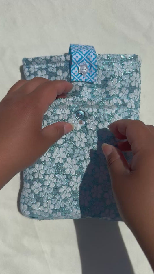 Small Daisy flower All-in-One Kindle Sleeve-(with front pocket)